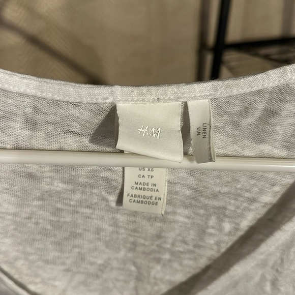H&M white tee distressed size XS - Picture 2 of 5